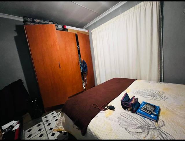 2 BEDROOM FREEHOLD FOR SALE IN NEWLANDS EAST